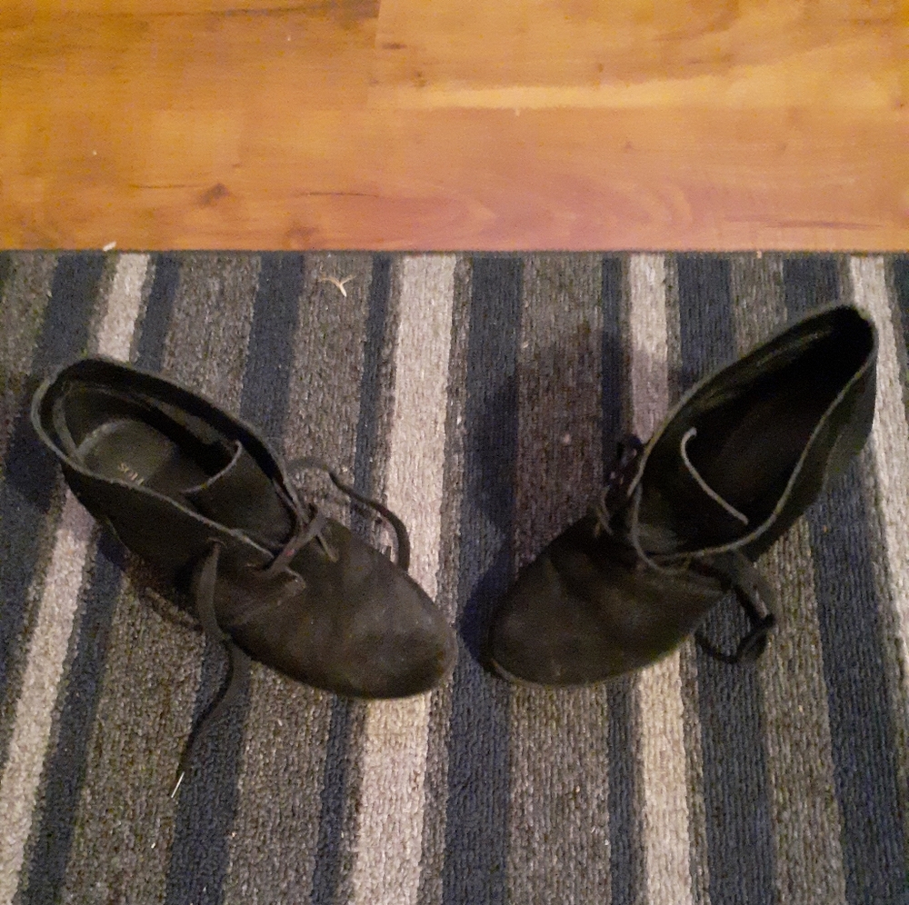 Heels - Picture 2 of 3